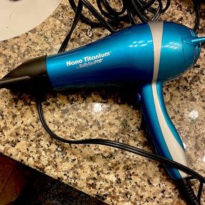 Nano titanium BaBylissPRO hair dryer